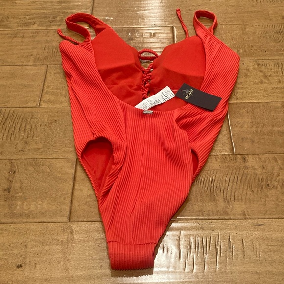 Hollister swimsuit NWT - Picture 4 of 5